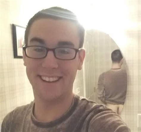 20 Shamelessly Bad Selfies That You Just Have To Laugh At