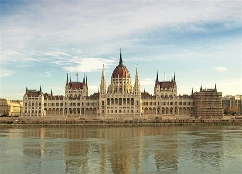 40 lisans, 65 yüksek lisans, 40 doktora ve 5 kısa dönemli burs. Macaristan'da Ne Yapılır? - Gezinomi Blog