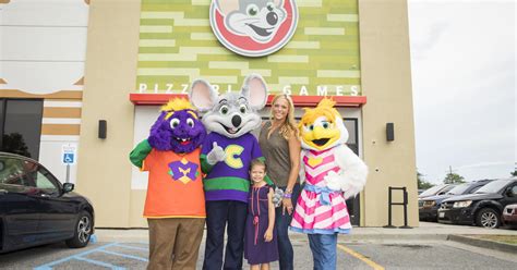 Chuck E Cheese Parent Files For Bankruptcy Cbs News