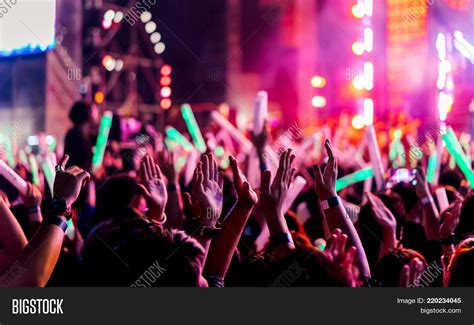 Crowd Clap Hands Image And Photo Free Trial Bigstock