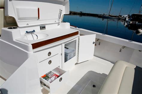 32 Center Console Hunt Yachts