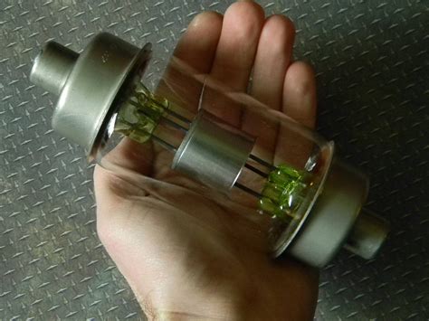 Uranium Glass Sealed Vacuum Capacitor 35kv With 25pf Relectronics