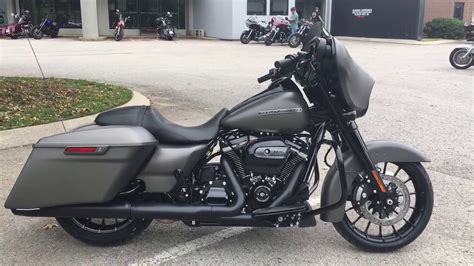 Before spending this time with the street glide, i always wondered how harley could justify asking nearly $30,000 for its touring bikes. 2019 Harley-Davidson FLHXS - Street Glide Special - YouTube