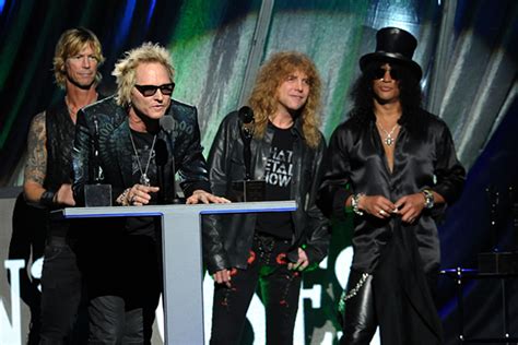 guns n roses members thank fans during rock and roll hall of fame induction