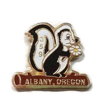 Albany Oregon Elks Lodge Enamel Pinback Bpoe Lapel Pin Skunk With