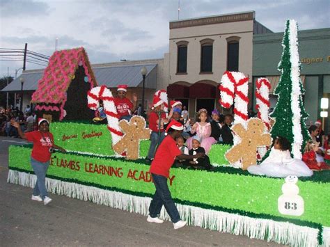 Candy cane float | Christmas parade, Christmas parade ideas, Christmas parade floats