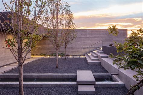 Modern Desert House Has Mountain Views Dramatic Shadows Curbed