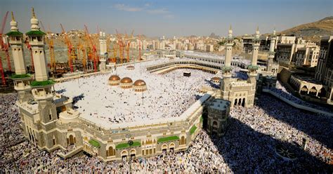 Saudi Arabia Closes Grand Mosque In Mecca Amid Coronavirus Fears
