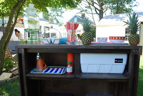 Inexpensive outdoor bar ideas on how you can turn something as simple as a potting bench into a functional outdoor bar. DIY Outdoor Bar with built in cooler