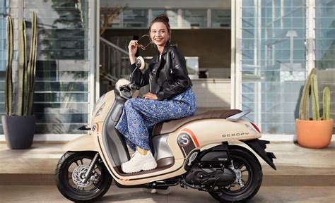 If you are looking for 2021 honda goldwing you've come to the right place. Honda Scoopy 2021 Terbaru Indonesia Makin Ganteng, Harga ...