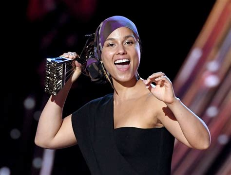 Alicia Keys Wins The Innovator Award 2019 Iheartradio Music Awards