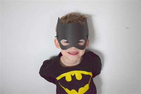 Jest to moja opinia na temat animacji maska batmana. Jak zrobić strój Batmana? Instrukcja DIY + maska do pobrania