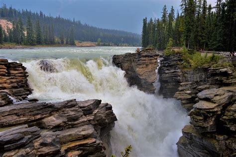 Visiting The Athabasca Falls In Jasper National Park Ambition Earth