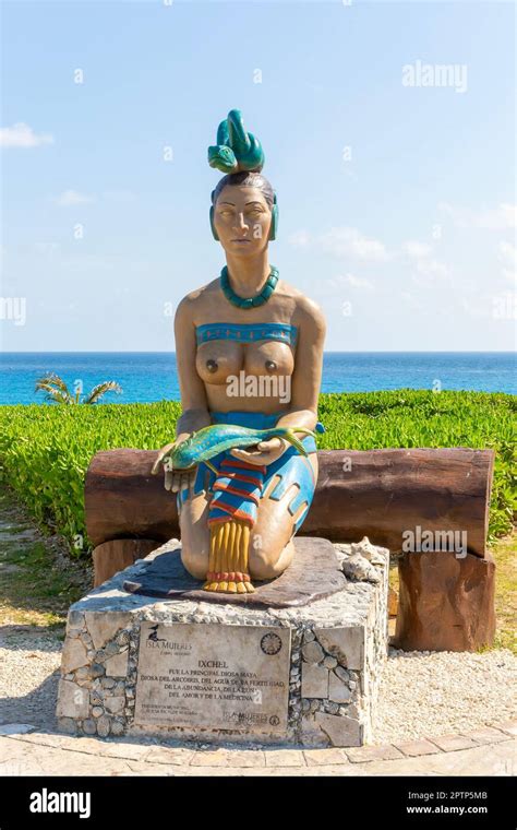 Escultura De La Diosa Maya Ixchel Punta Sur Isla Mujeres Costa