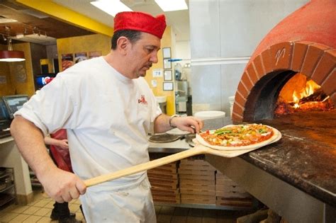 Pizza Makers Re Create True Taste Of Italian Pizza Las Vegas Review