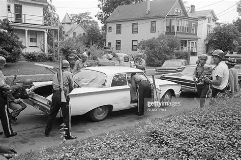 raid in plainfield after the riots in newark newark 21 juillet 1967 news photo getty images