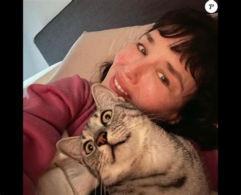 Rare Selfie Au Naturel Pour Isabelle Adjani Malade Instagram Isabelle Adjani Purepeople