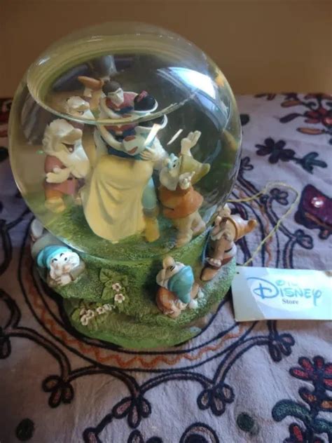 Vintage Disney Snow White And The Seven Dwarfs Musical Snow Globe £12