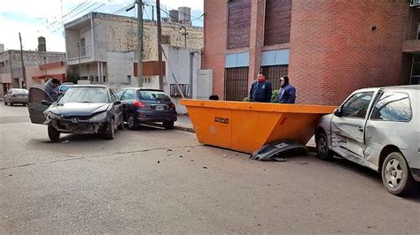 Perdió El Control Del Auto Y Dañó A Otros Dos En El Macrocentro