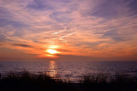 Pulau impian menawarkan pelbagai perkhidmatan seperti berikut. Gambar Pemandangan Pantai Malam Hari Sunset Yang Indah HD ...