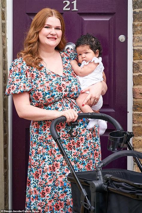 London Woman 27 Who Was Told She Had A 01 Of Conceiving Becomes A Single Mother Daily Mail