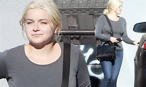 Ariel Winter Shows Off Newly Dyed Blonde Locks As She Runs Errands In