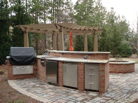 Curved Outdoor Kitchen Design With Creative Patterns Flooring Outdoor