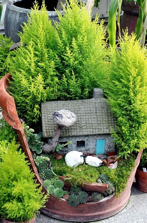 Diy miniature tire fairy garden. DIY Fairy Gardens Made From Broken Pots | DeMilked