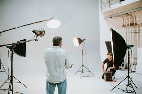 Premium Photo Artist In The Studio With Lighting Equipment