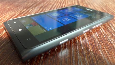 Testissä Nokia Lumia 900 Lyhytikäinen Lippulaiva Puhelinvertailu