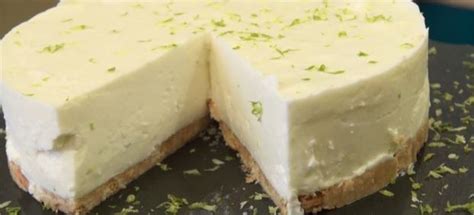 Aujourd'hui on a eu envie de vous partager notre recette coup de cœur pour cet été, le cheesecake au citron sans cuisson ! Recette - Cheesecake sans cuisson au citron vert en vidéo