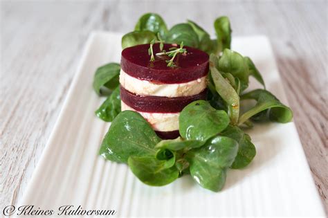 Eier einzeln mit den schneebesen des rührgeräts unterrühren. Rote Beete mit Mozzarella an Feldsalat | Rezept | Rote ...