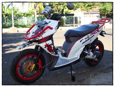 Satu lagi hasil modifikasi honda beat simple yang dapat anda contoh ada pada gambar diatas ini. 78 Modifikasi Motor Beat Street Trail Terkeren | Togog Modif