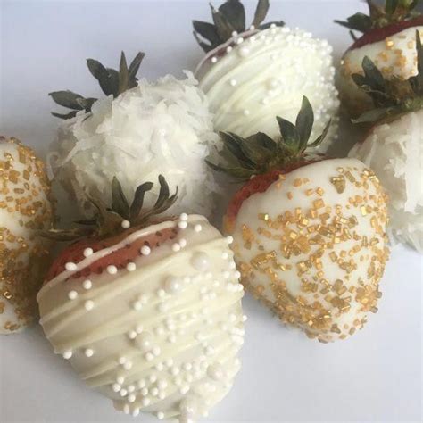 Gold And White Chocolate Covered Strawberries By Darlingchiceats Chocol White Chocolate