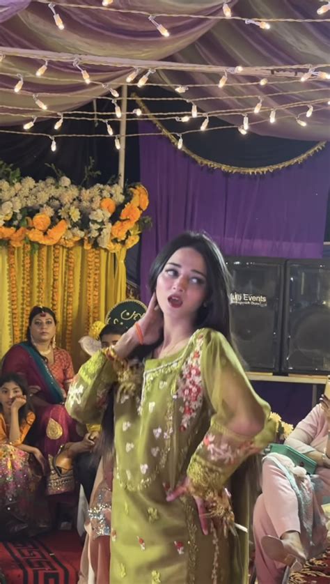 Pakistani Tiktoker Girl Mano Smoking Video Goes Viral Mera Dil Ye My
