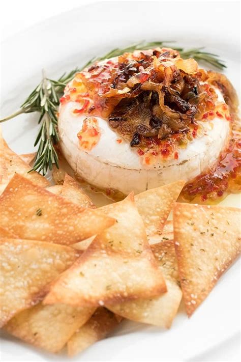 Also sprinkled cinnamon sugar on the top before baking. Baked Brie Appetizer with Caramelized Onions - The Lemon Bowl®