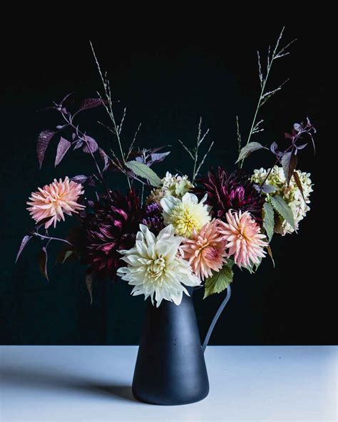 5 Easy Flower Arrangement Ideas With Dahlias Cloverhome Nl Dahlia Flower Arrangements Easy
