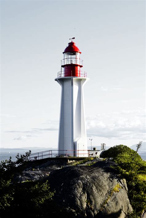 White And Red Lighthouse · Free Stock Photo