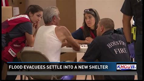 Harvey Evacuees Settle Into New Shelter At Greenspoint Mall Youtube