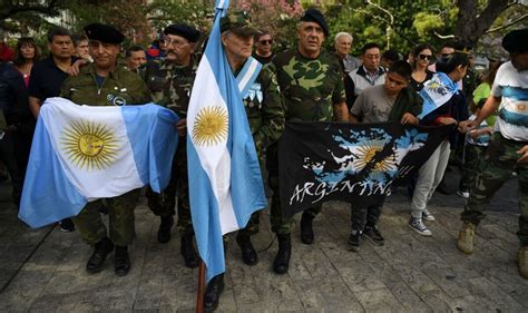 argentine falklands veteran reignites row claiming use of las malvinas wasn t far enough