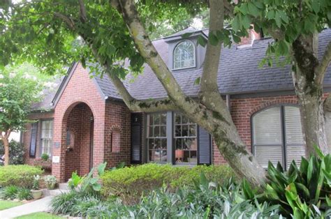 What kind of siding for pink brick house? pink brick sand trim - Google Search | Home Exterior ...