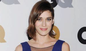 Lizzy Caplan Height Weight Measurements Bra Size Shoe Size