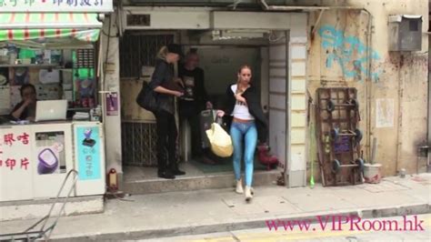 Nobody Noticed When This Naked Woman Walked Around Hong Kong Metro News