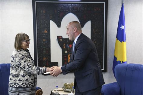 Kosovo Pm Decorates Natasa Kandic With Medal Of Honor Prishtina Insight