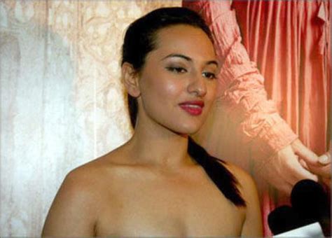 Pix Sonakshi Sinha Shows Deep Cleavage Sonakshi Sinha Topless