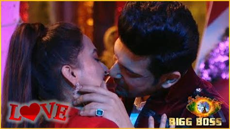Bigg Boss 15 Karan Kundrra Lip Kiss With Tejasswi Prakash On Weekend