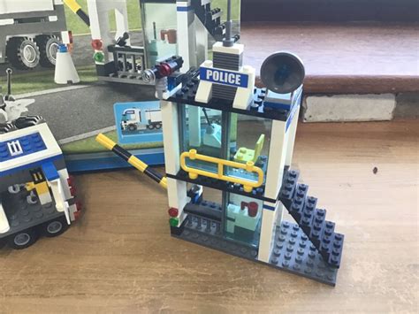 Lego City Police Mobile Control Centre Set 7743 Ebay