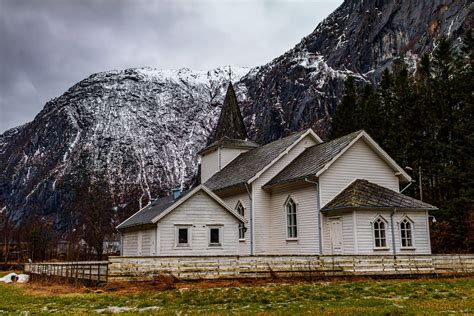 Little Church In The Valley Mark Langdon Flickr