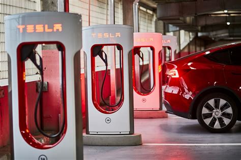 Tesla ¡ya Puedes Cargar Tu Coche Eléctrico En Los Postes De Tesla En