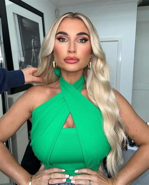 Billie Faiers Flashes Cleavage In Stunning Swimware Daily Star